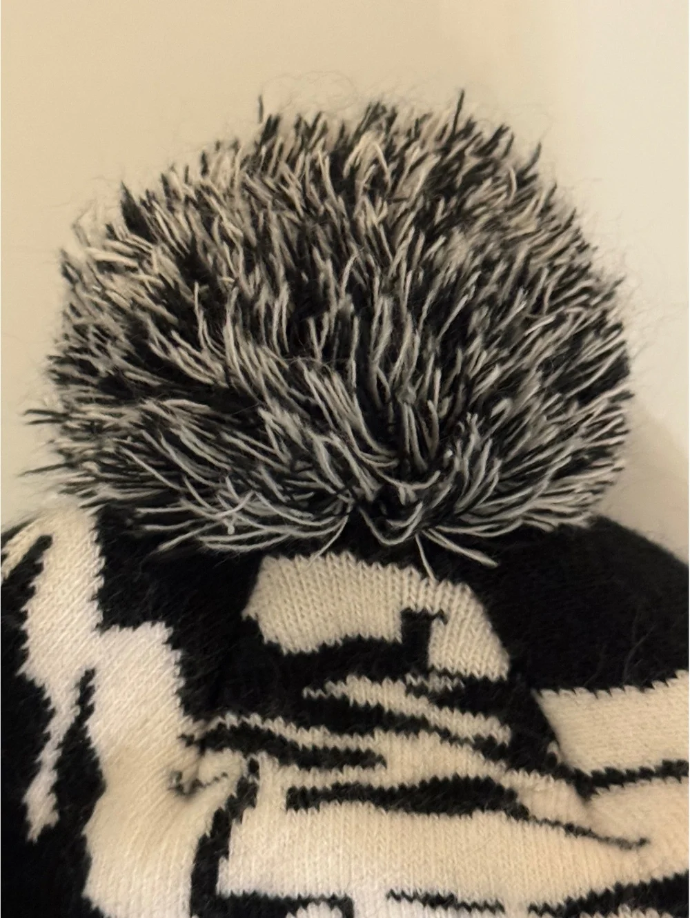 The North Face Unisex Pom PomBeanie One Size Black Cream Graphic Knit Winter Hat